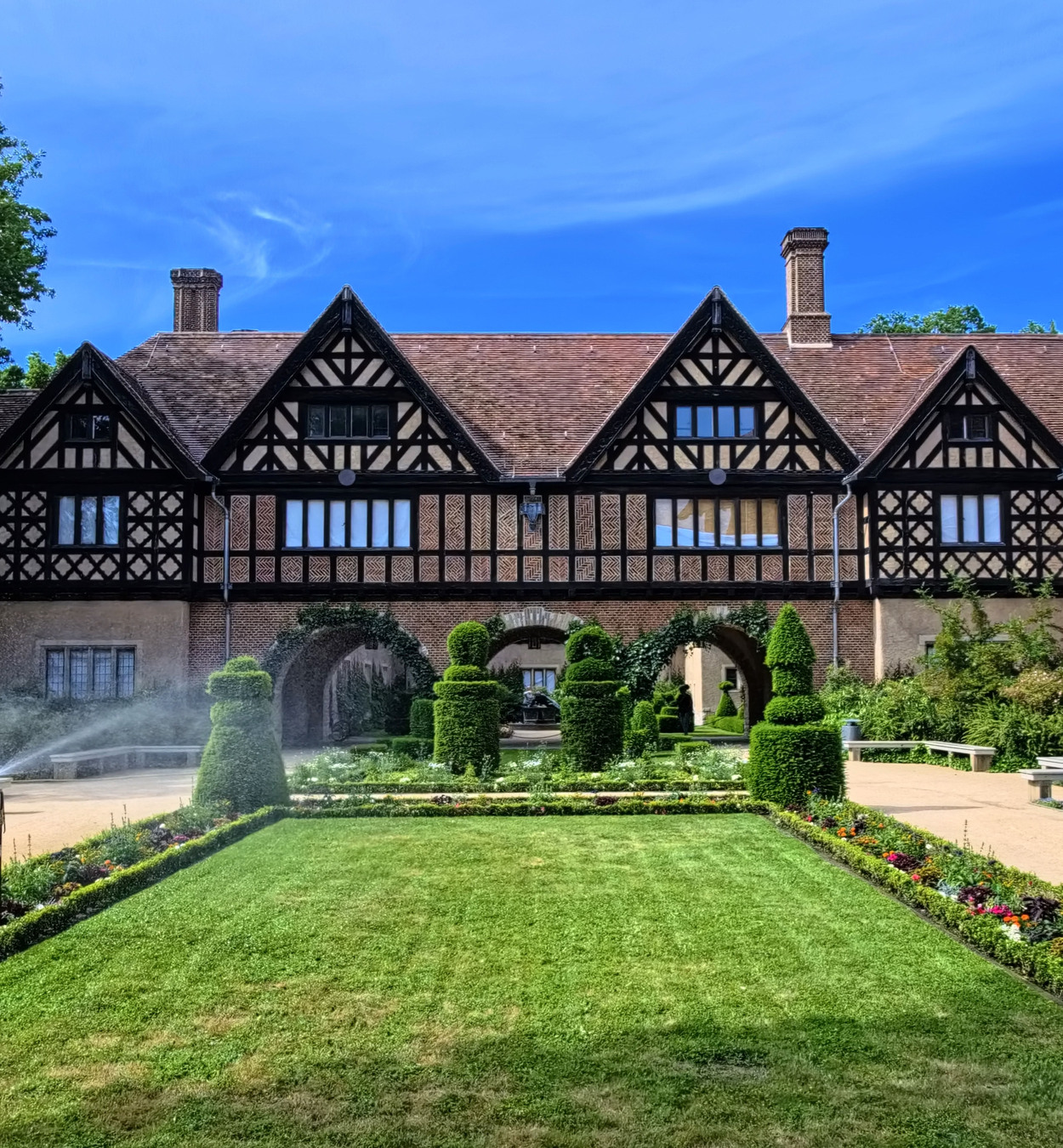 Charaktervolles Landanwesen mit historischer Architektur und gepflegtem Garten